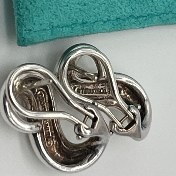 Tiffany & Co.-Sterling Silver Endless Infinity Earrings. Vintage Retired Design - Picture 6 of 9